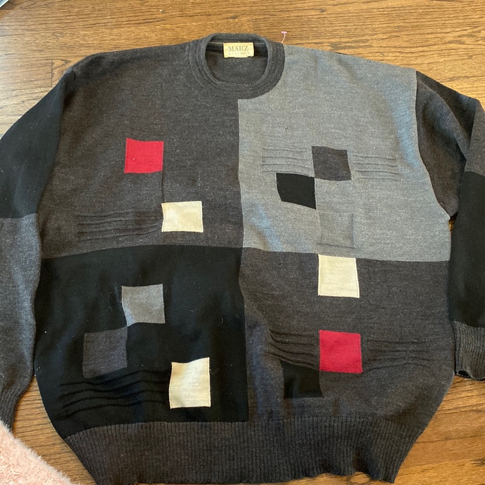 Marz Munchen Men’s Sweater- small hole.
